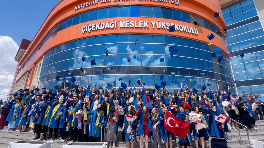 Çiçekdağı Meslek Yüksekokulu 2025-2026 Mezunlarını Uğurladı